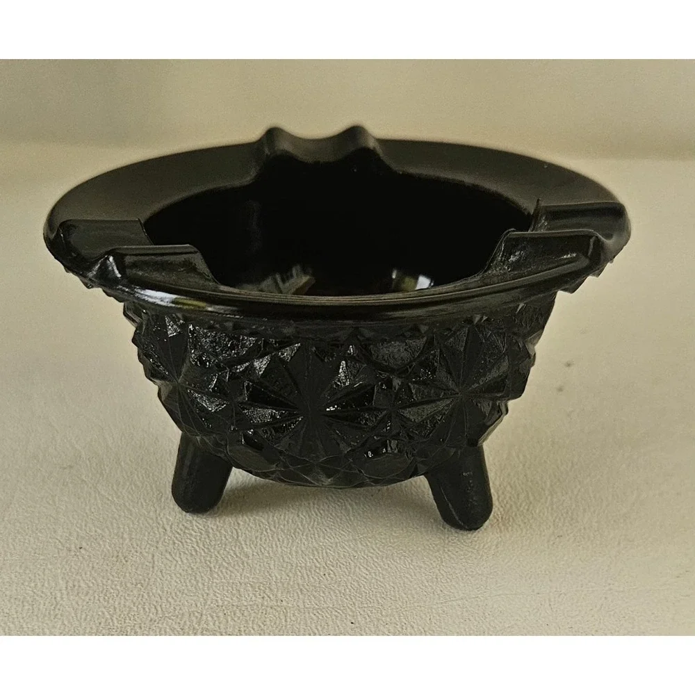 LE Smith Black Amethyst Glass Daisy Button 3 Footed Toed Ashtray